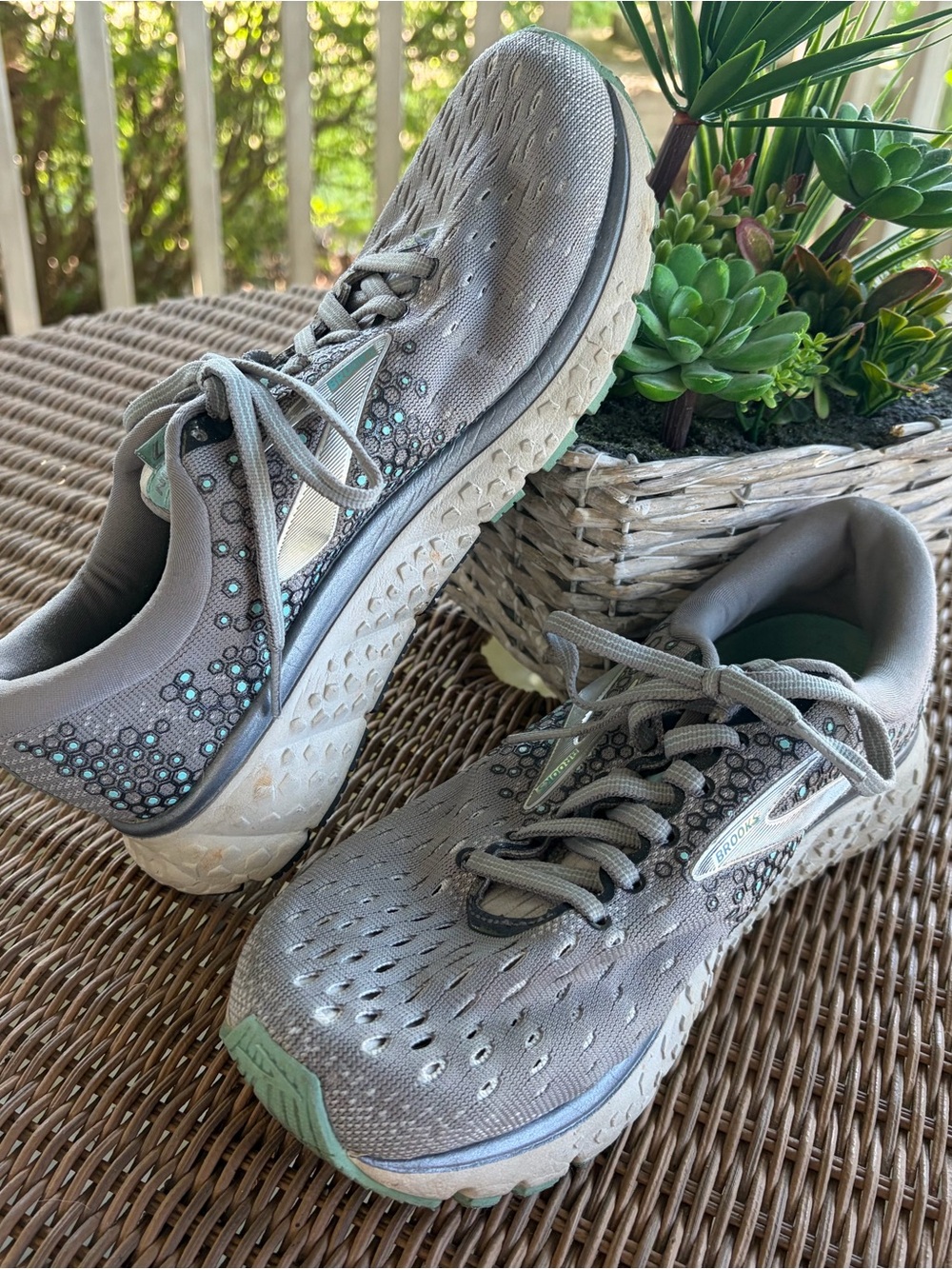 Brooks Women's Light Gray Running Sneakers with Teal Dot Accents